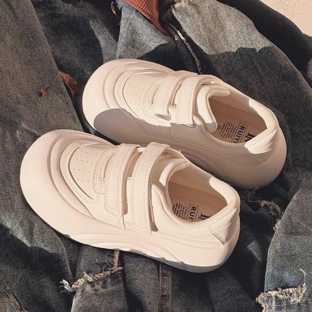 SHEIN Kids Cream Sneakers